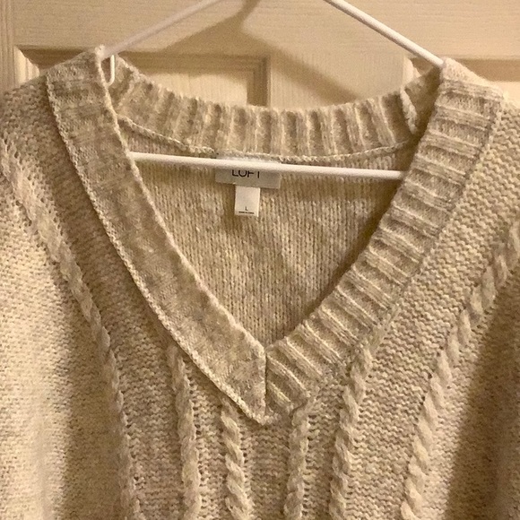 LOFT v-neck sweater - Picture 4 of 9